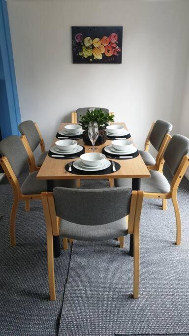 Perry House! Sleeps 7,ideal For Contractors & Business Stays, Large Driveway With & Car Parking Casa vacanze *