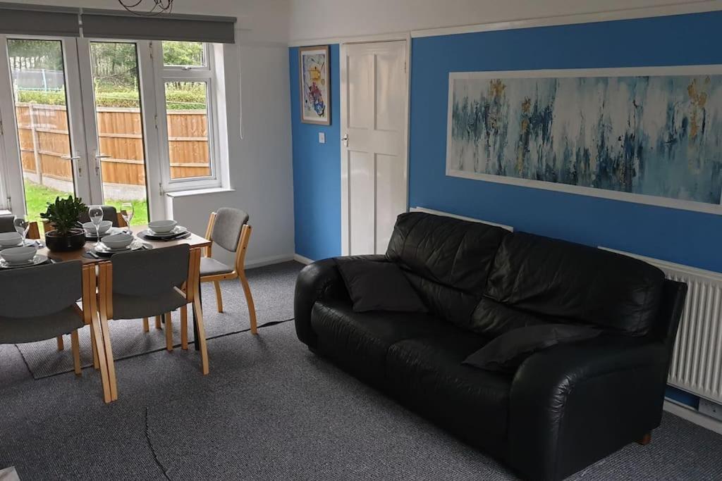 Perry House! Sleeps 7,ideal For Contractors & Business Stays, Large Driveway With & Car Parking Casa vacanze