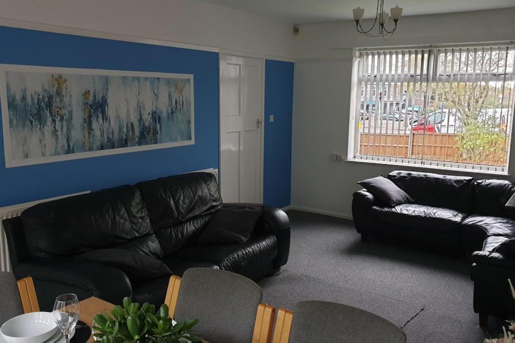 Perry House! Sleeps 7,ideal For Contractors & Business Stays, Large Driveway With & Car Parking Casa vacanze